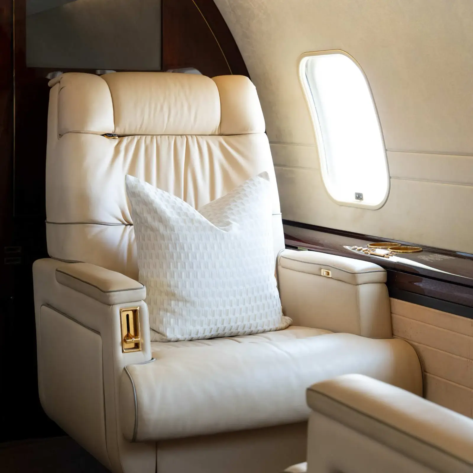 Bombardier Global Express A6-AFE operated by Alex Jets photo 2