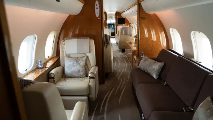 Gulfstream G450 A6-FLH operated by Falcon Aviation Services photo 4