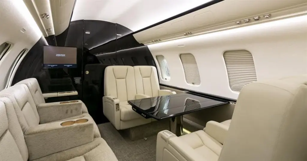Bombardier Challenger 605 A6-SAJ operated by Gulf Wings FZE photo 2