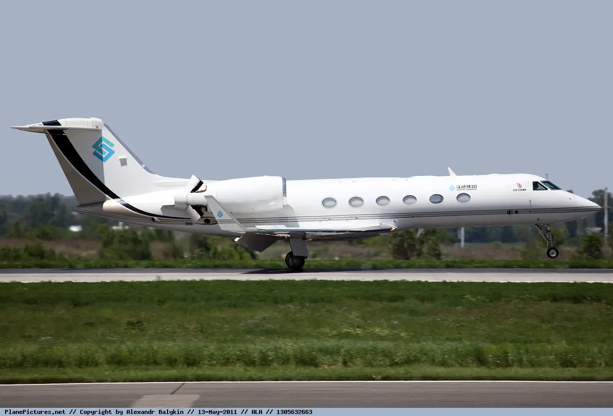 Gulfstream G450 B-8096 operated by Beijing Capital Airlines Co., Ltd. photo 2