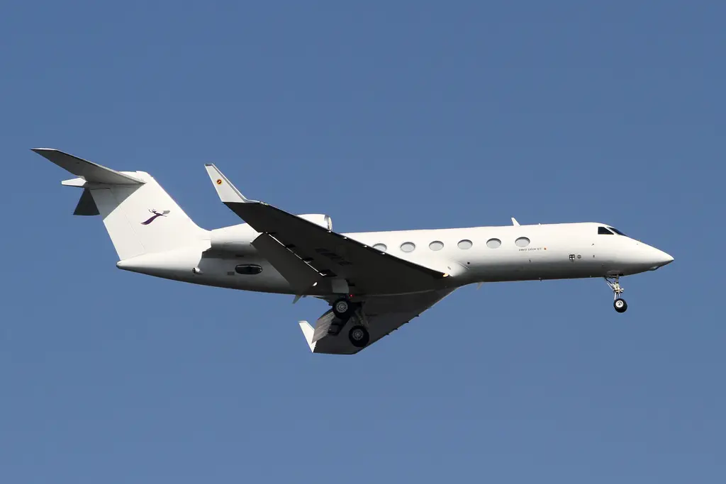 Gulfstream G450 B-8250 operated by Deer Jet Co Ltd photo 4