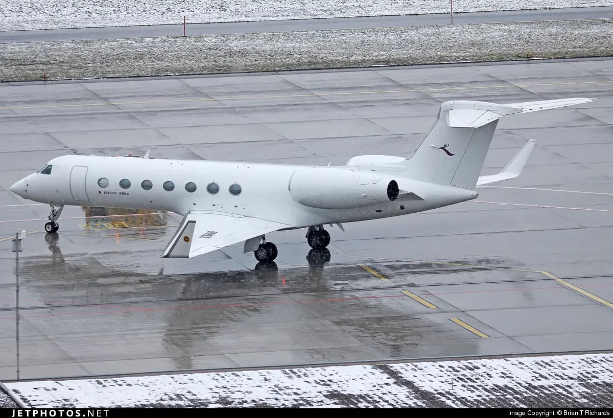 Gulfstream G550 B-8259 operated by Deer Jet Co Ltd photo 2