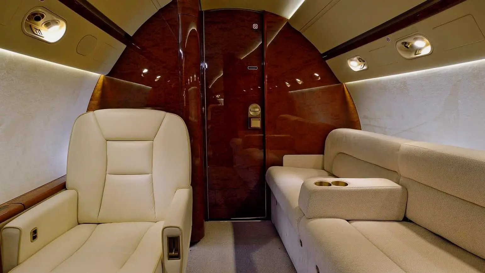 Gulfstream G550 B-90609 operated by VIP Global photo 2