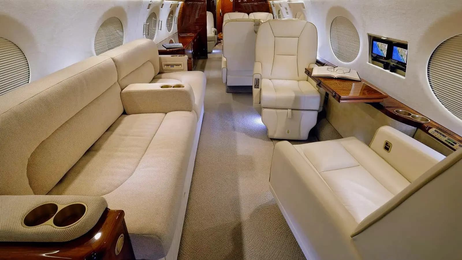 Gulfstream G550 B-99888 operated by VIP Global photo 5