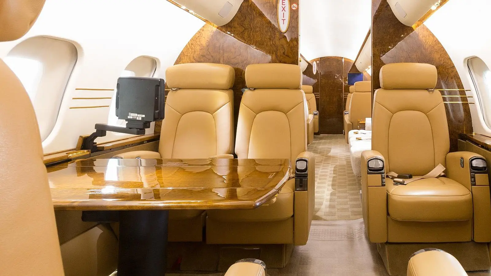 Bombardier Global 5000 B-99998 operated by Executive Aviation Taiwan Corporation photo 2