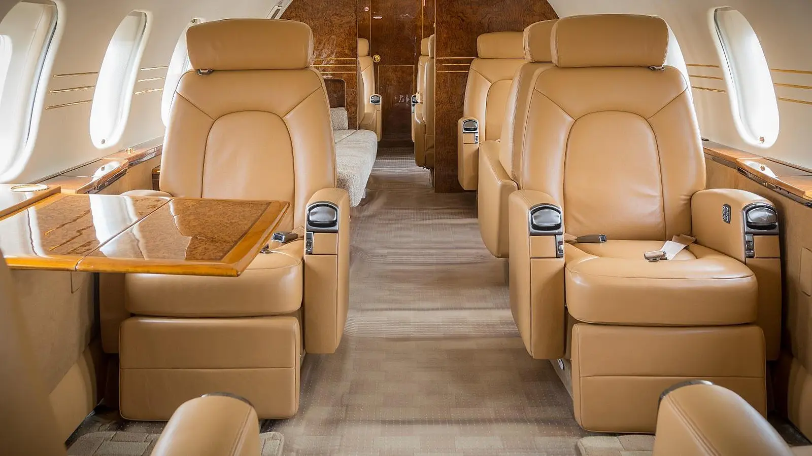 Bombardier Global 5000 B-99998 operated by Executive Aviation Taiwan Corporation photo 3