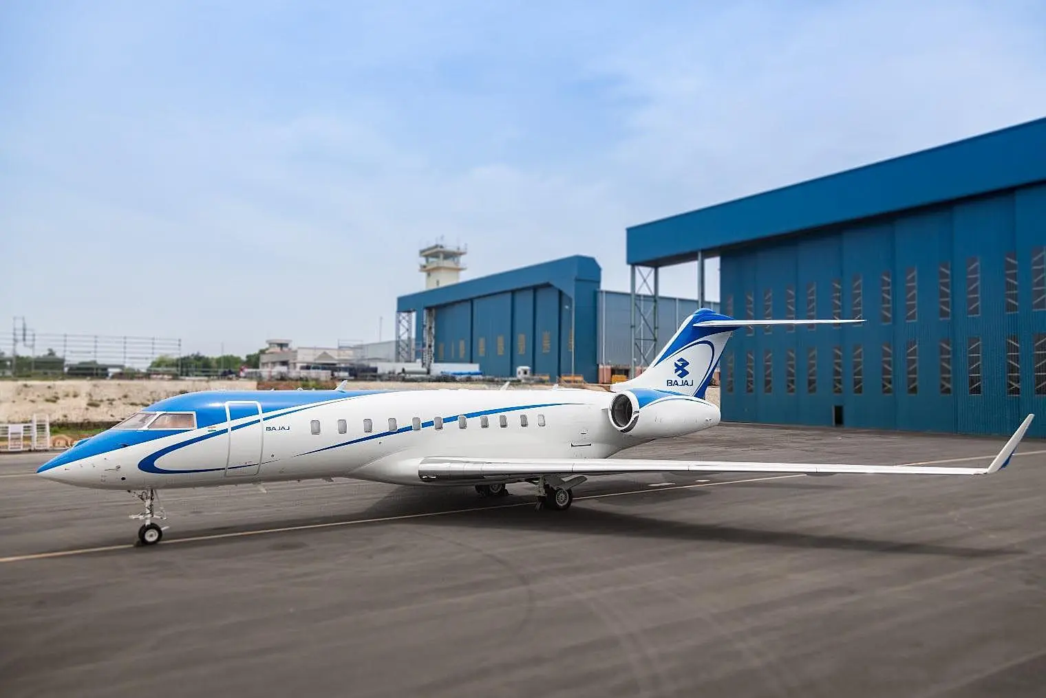 Bombardier Global 5000 B-99998 operated by Executive Aviation Taiwan Corporation photo 5