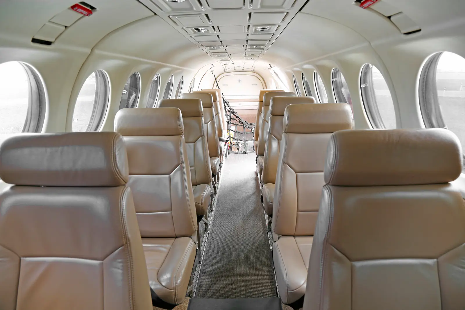 Beechcraft King Air 350 C-FAFF operated by Sunwest Aviation, Ltd. photo 2