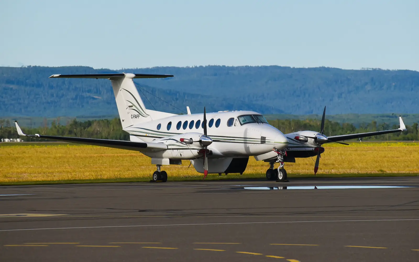 Beechcraft King Air 350 C-FAFF operated by Sunwest Aviation, Ltd. photo 6
