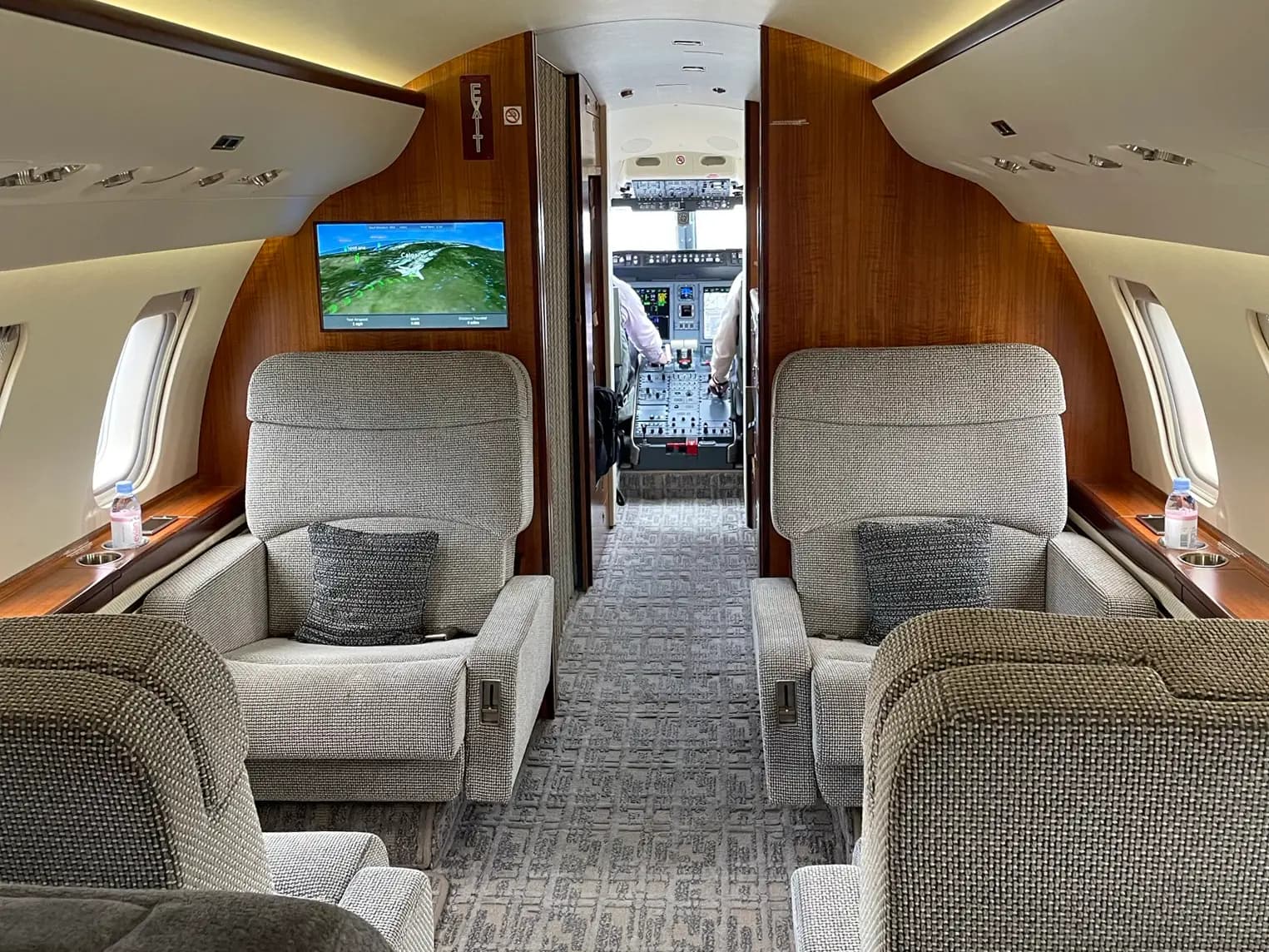 Bombardier Challenger 605 C-FBJF operated by Sunwest Aviation, Ltd. photo 2
