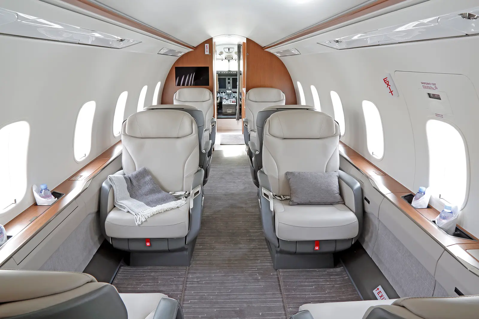 Bombardier Challenger 3500 C-FCEC operated by Sunwest Aviation, Ltd. photo 2