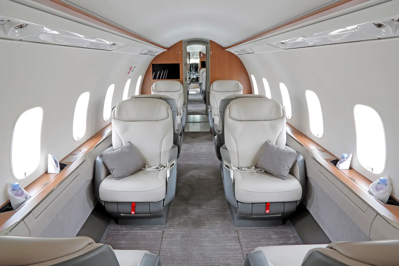 Bombardier Challenger 3500 C-FCEC operated by Sunwest Aviation, Ltd. photo 5