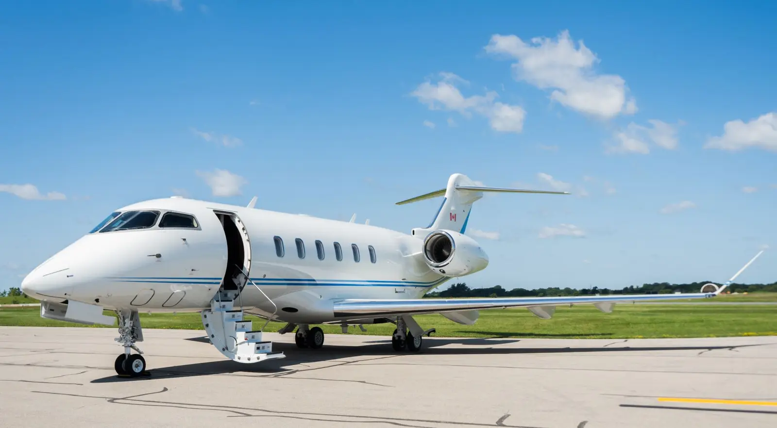 Bombardier Challenger 350 C-FCSI operated by Execaire Aviation, exterior