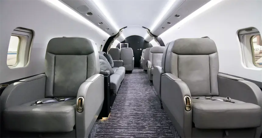 Bombardier Challenger 850 C-FDOW operated by Flightexec photo 2