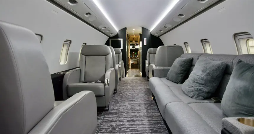 Bombardier Challenger 850 C-FDOW operated by Flightexec photo 4
