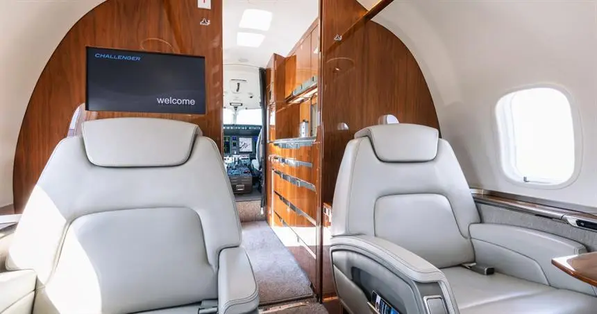 Bombardier Challenger 350 C-FEDG operated by Skyservice Business Aviation photo 2