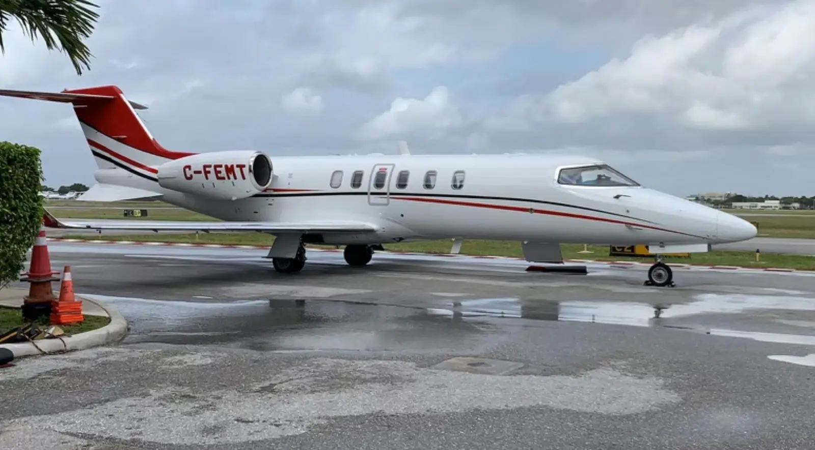 Bombardier Learjet 35 C-FEMT operated by Fox Flight Air Ambulance, exterior