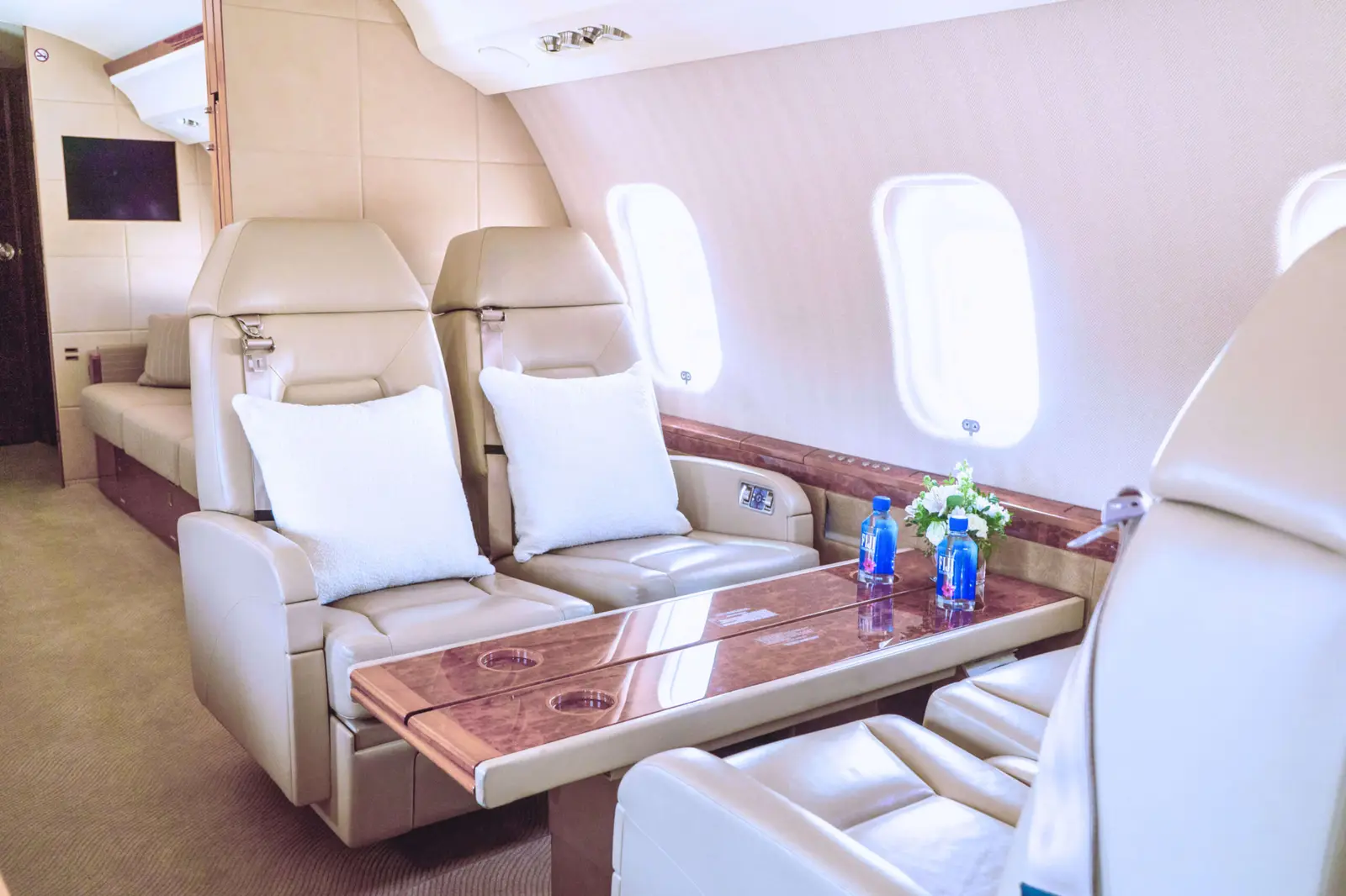 Bombardier Global Express XRS C-FFCD operated by Execaire Aviation photo 2