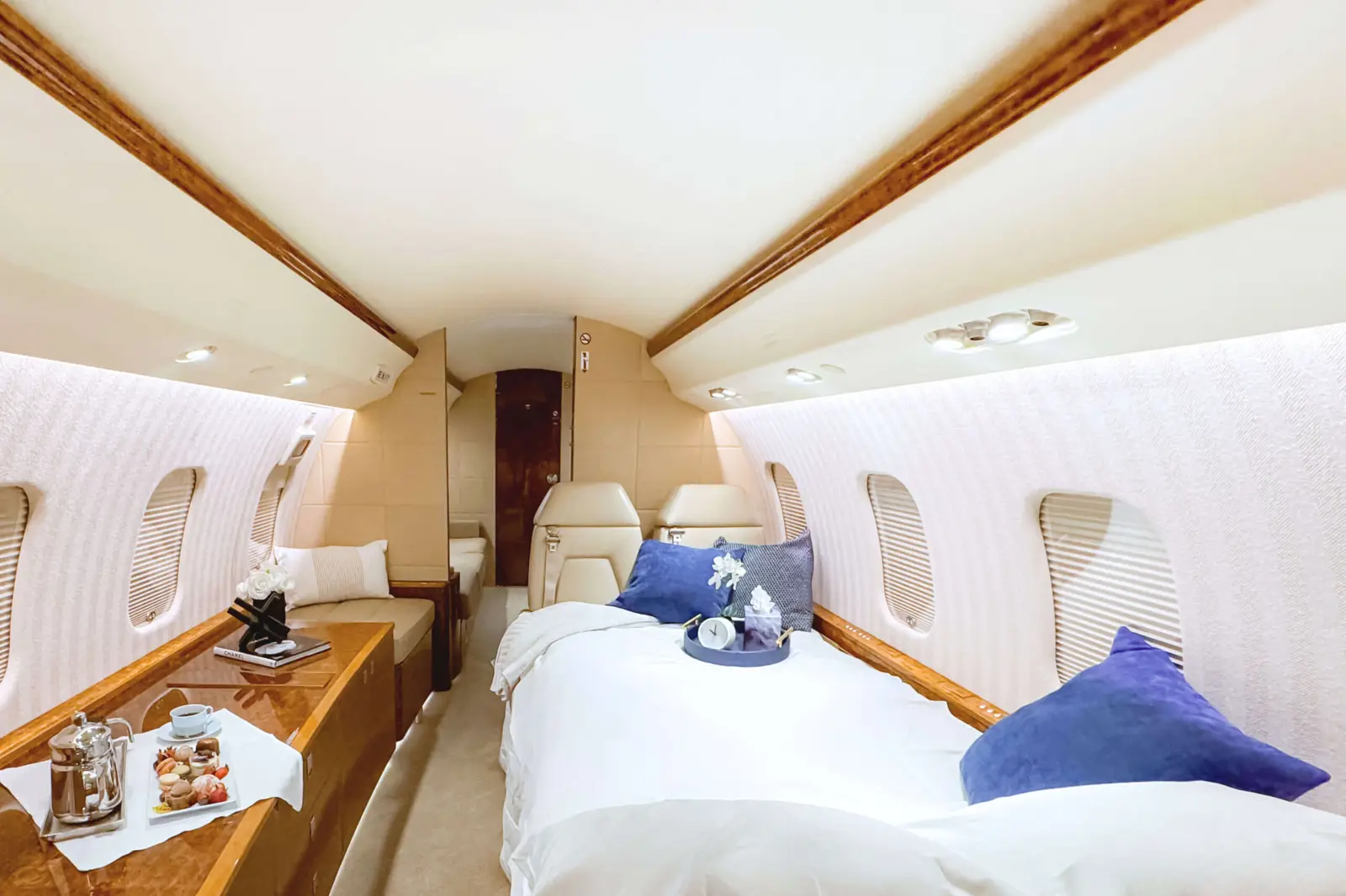 Bombardier Global Express XRS C-FFCD operated by Execaire Aviation photo 3