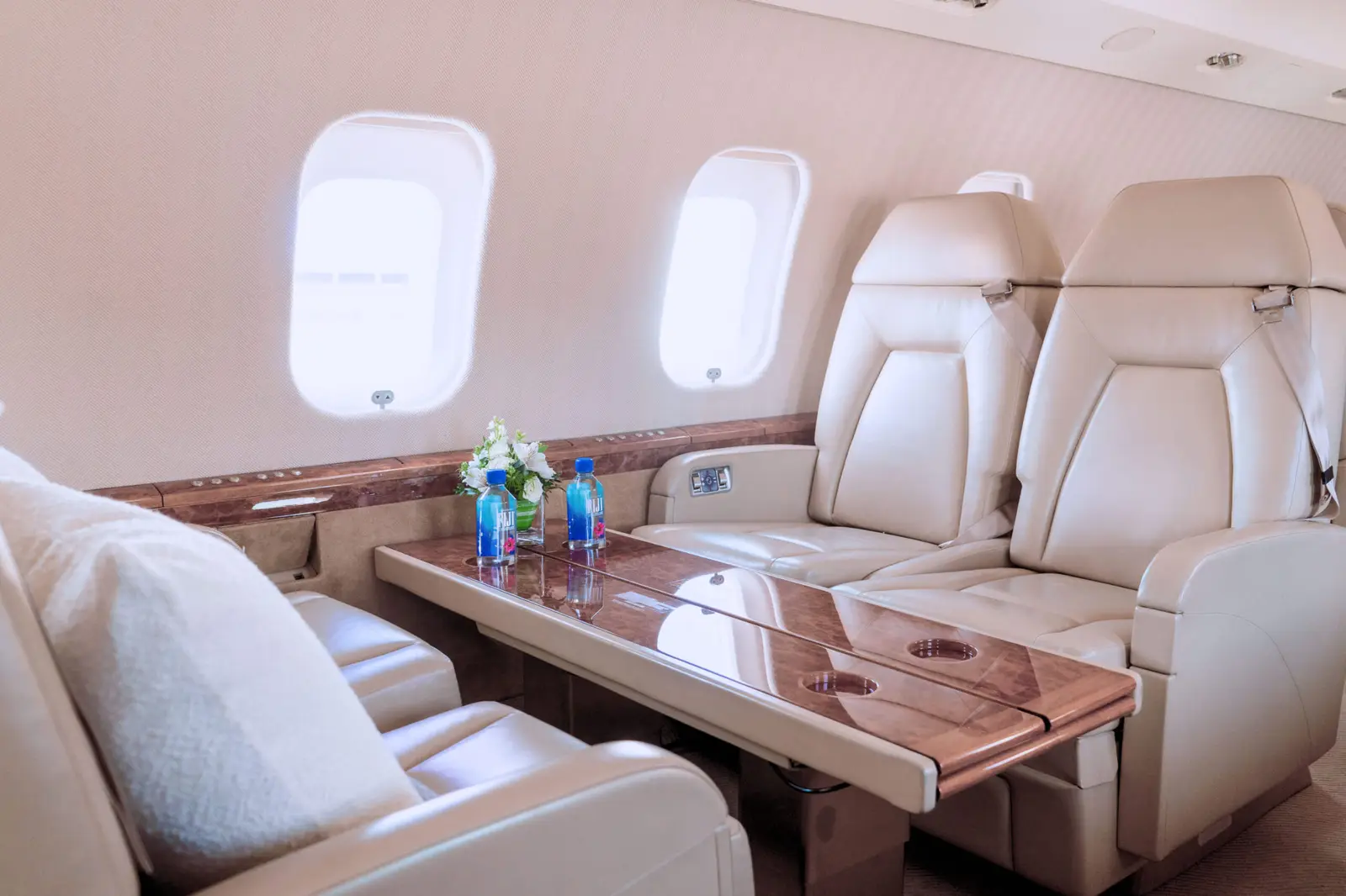 Bombardier Global Express XRS C-FFCD operated by Execaire Aviation photo 6