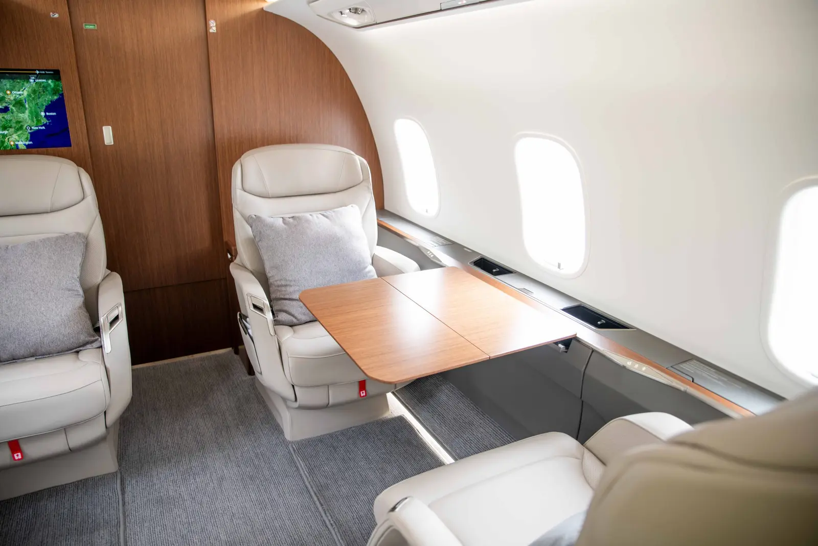 Bombardier Challenger 3500 C-FGCU operated by Chartright Air Group photo 4
