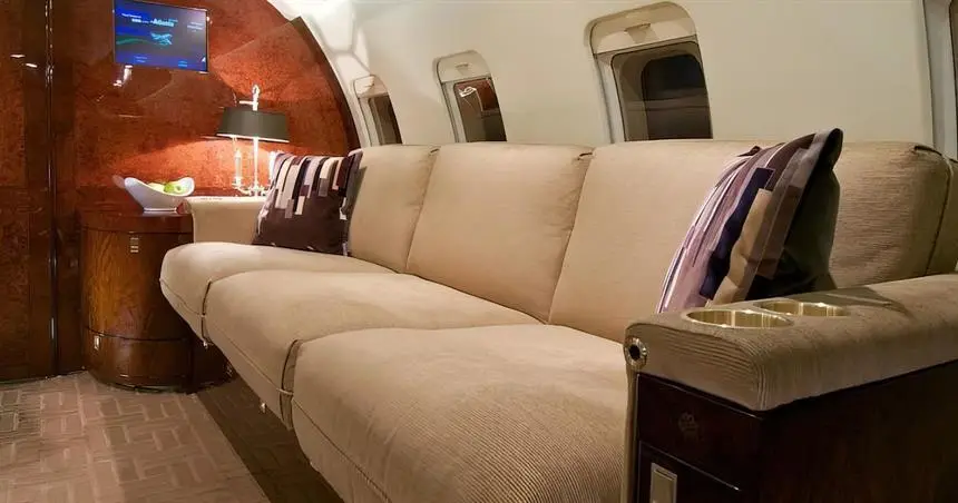 Bombardier Challenger 604 C-FGFG operated by NovaJet Aviation Group photo 3