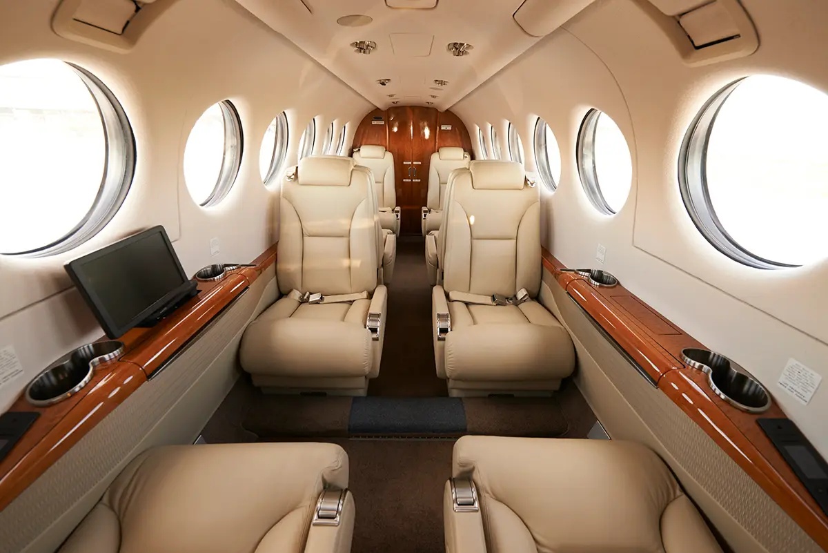 Beechcraft King Air 350iER C-FGGE operated by Kreos Aviation, Inc. photo 2