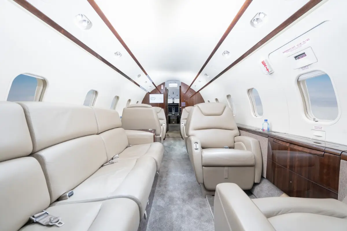 Bombardier Challenger 300 C-FGGF operated by Chartright Air Group photo 5