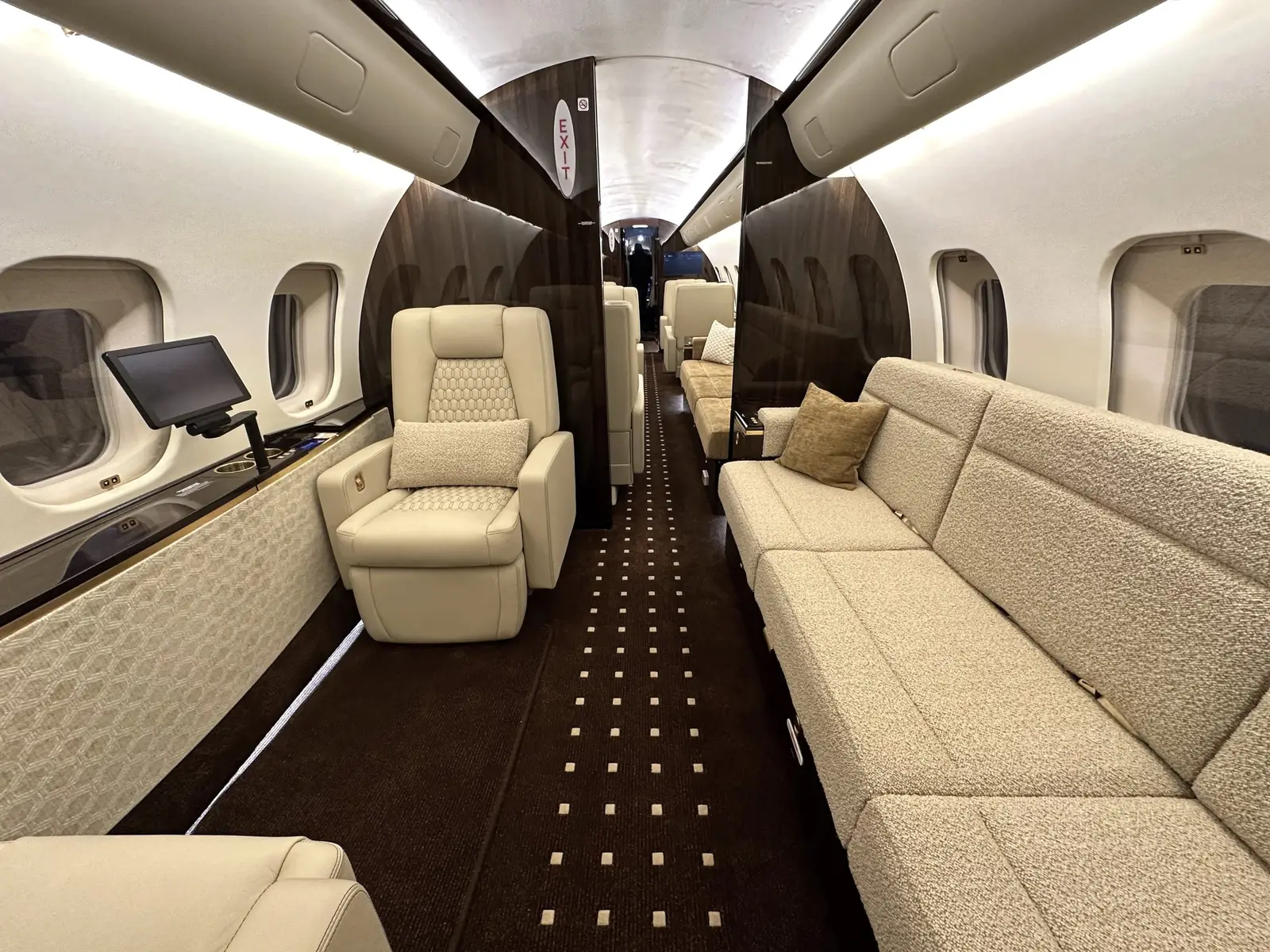 Bombardier Global 5000 C-FGGH operated by Chartright Air Group photo 4
