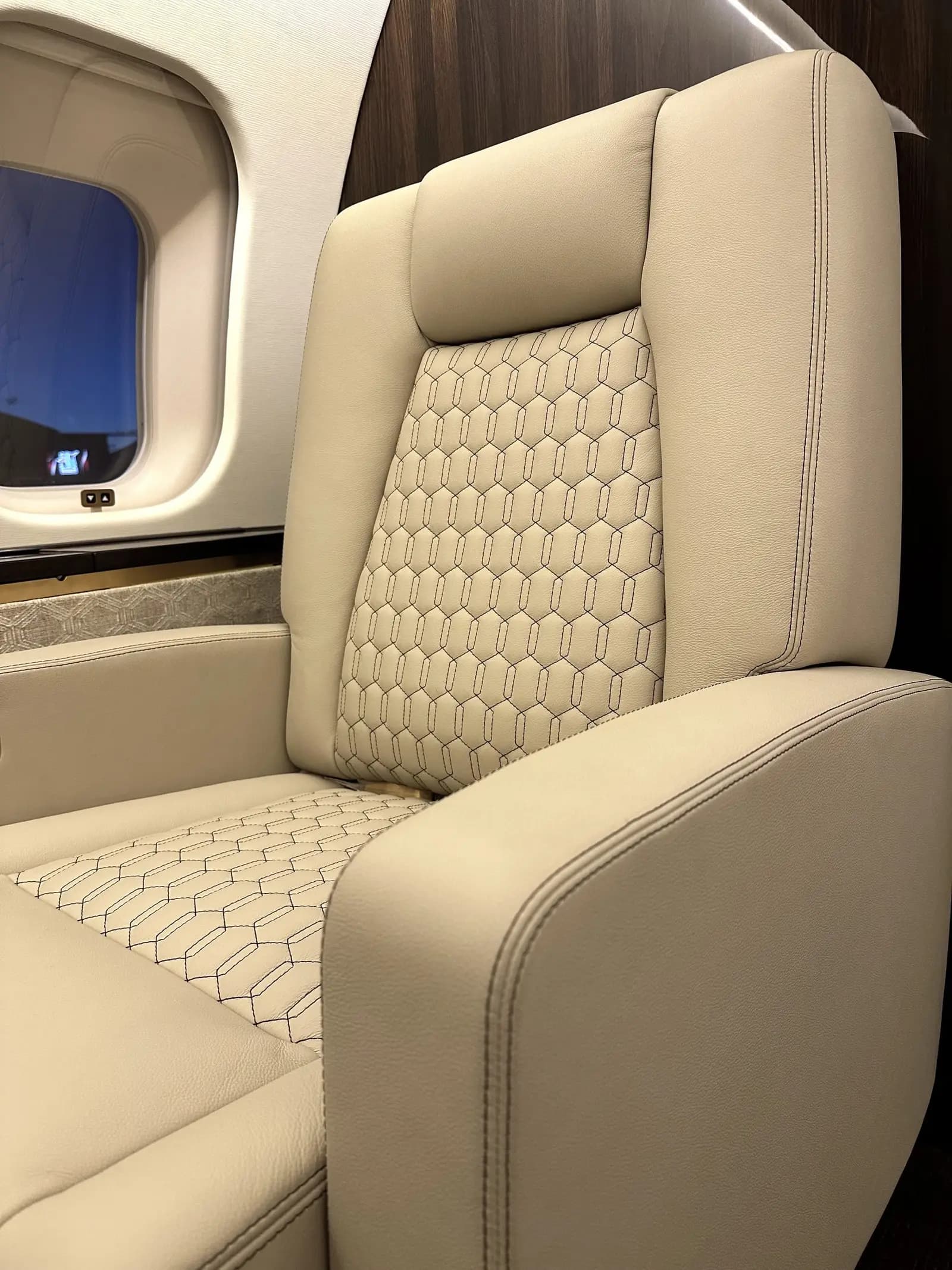 Bombardier Global 5000 C-FGGH operated by Chartright Air Group photo 6