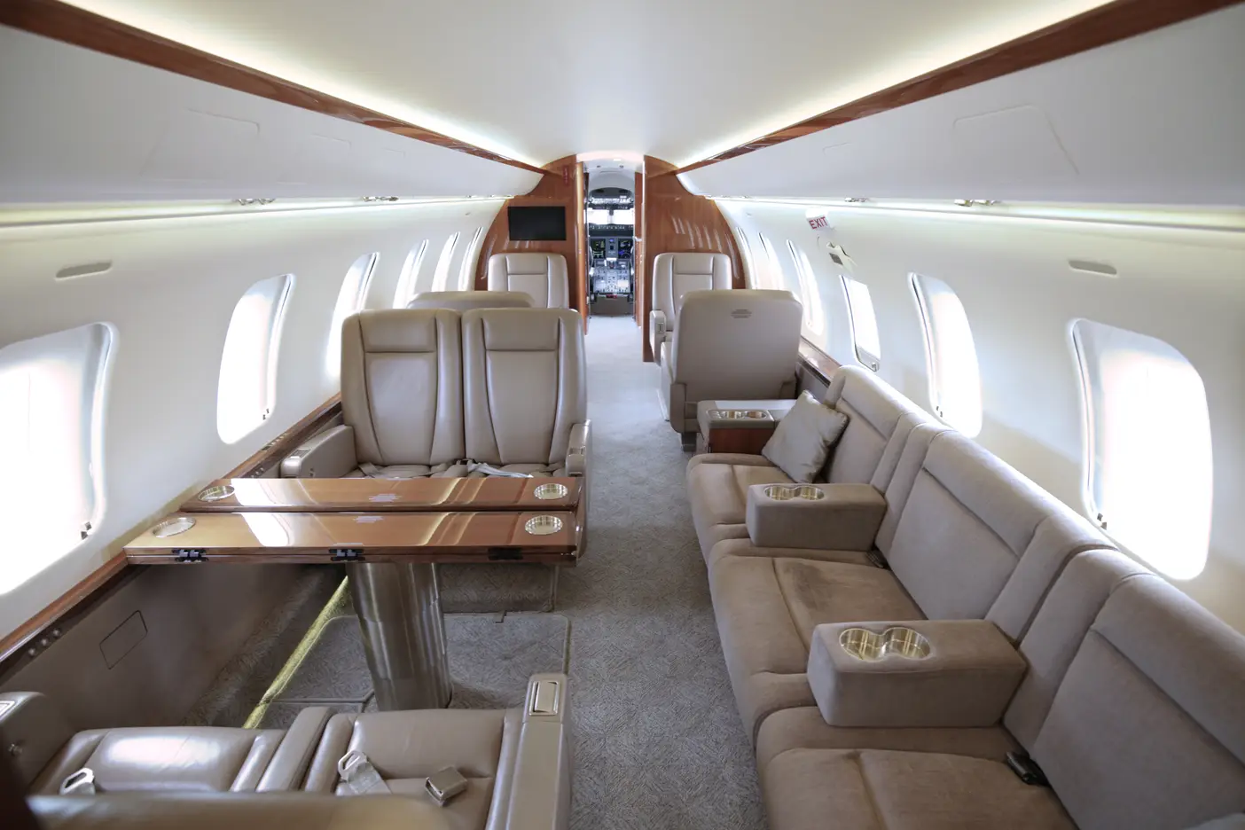 Bombardier Challenger 605 C-FHRL operated by Jetport photo 2