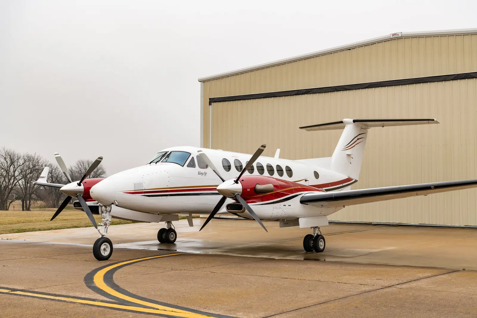 Beechcraft King Air 350 C-FJME operated by Good Spirit Air Service photo 4