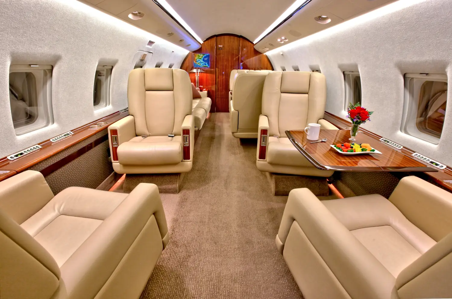 Bombardier Challenger 604 C-FKGY operated by Execaire Aviation photo 2