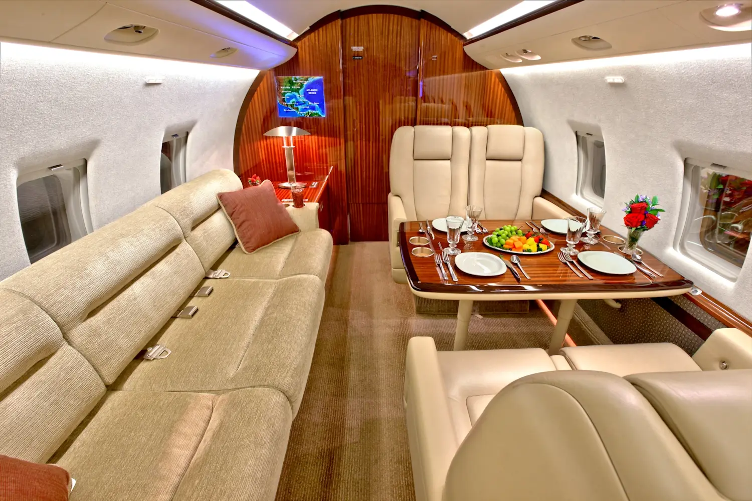 Bombardier Challenger 604 C-FKGY operated by Execaire Aviation photo 5