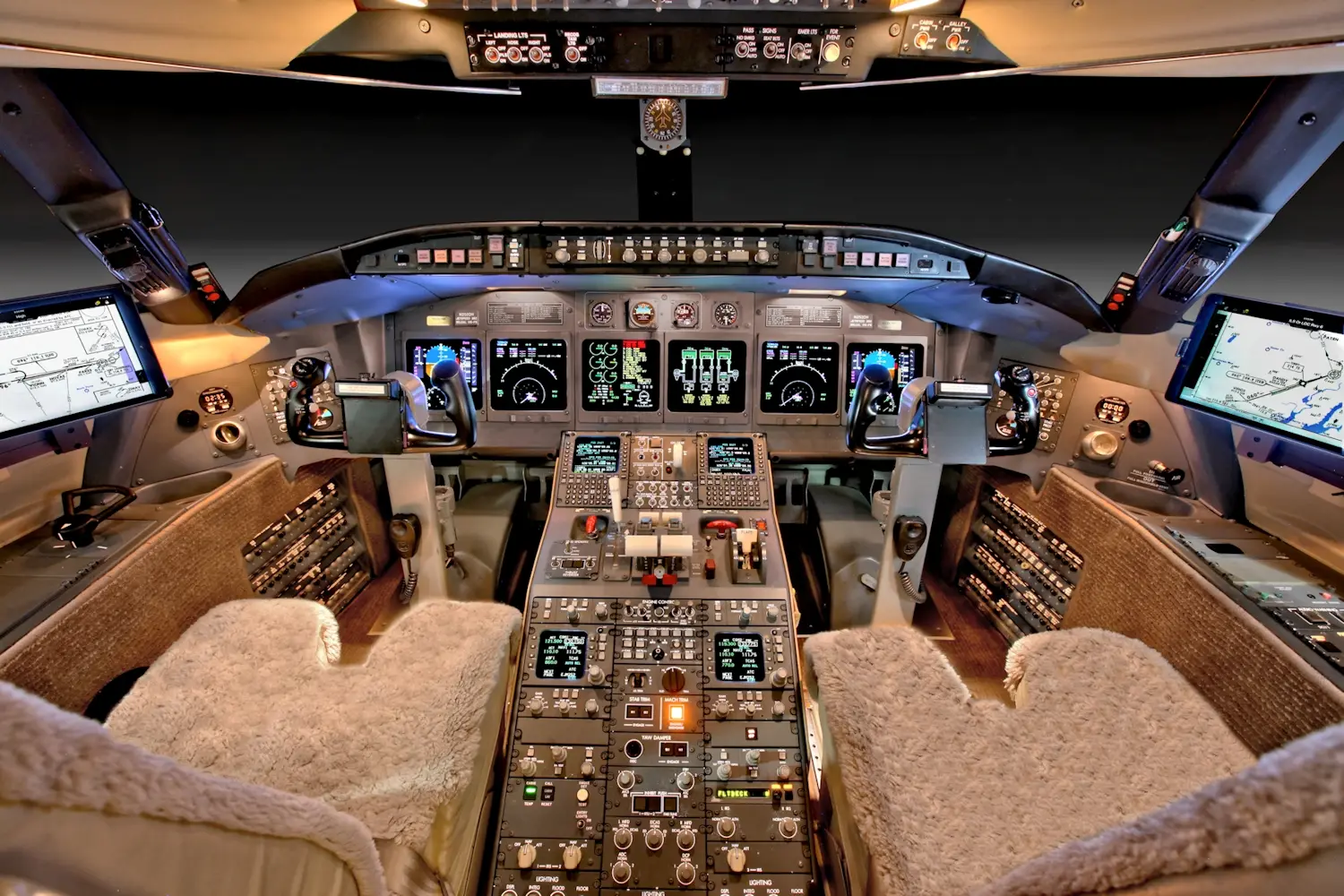 Bombardier Challenger 604 C-FKGY operated by Execaire Aviation photo 6