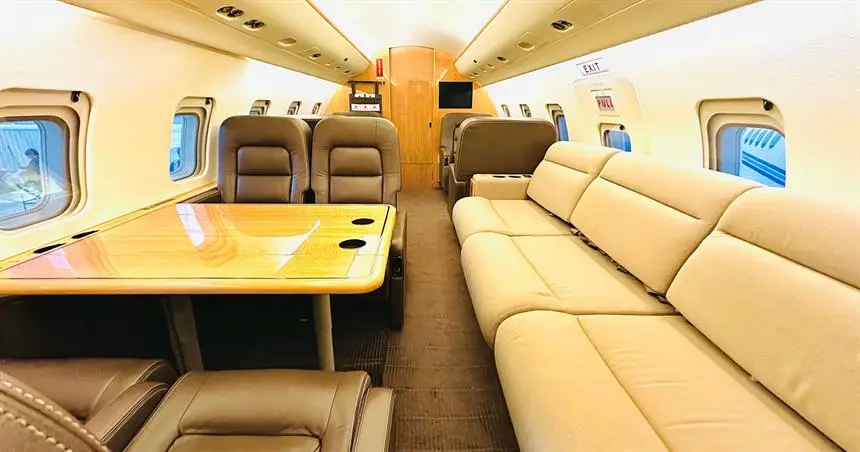 Bombardier Challenger 604 C-FKNN operated by FlyGTA Airlines photo 3