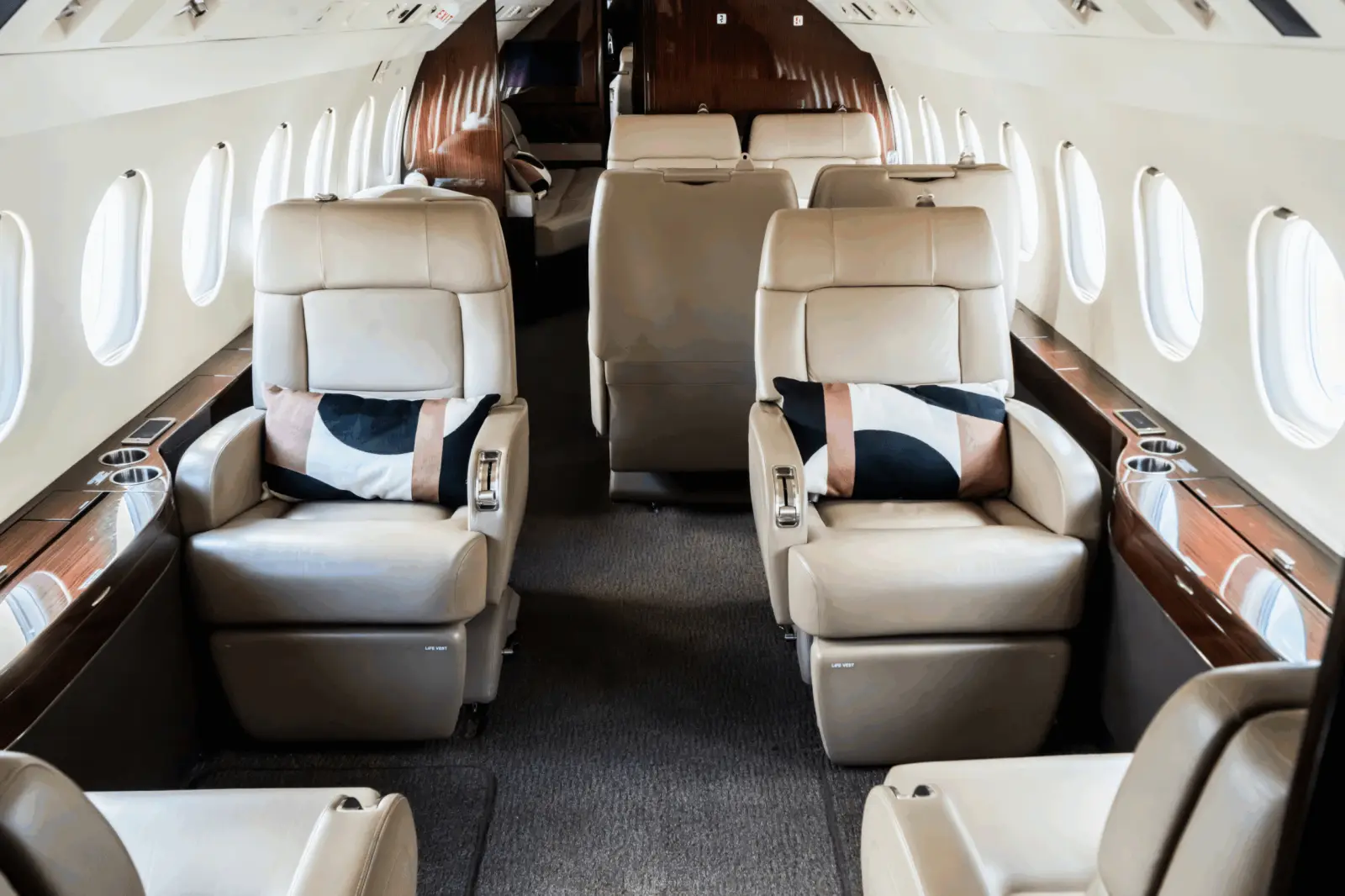Dassault Falcon 900LX C-FNAP operated by Execaire Aviation photo 2