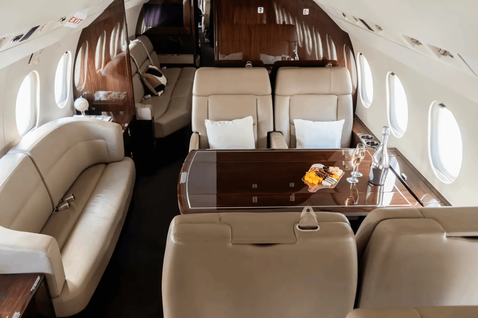 Dassault Falcon 900LX C-FNAP operated by Execaire Aviation photo 3