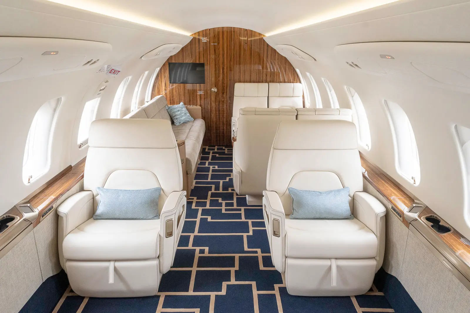 Bombardier Challenger 650 C-FNVT operated by Image Air Charter Ltd Canada photo 3