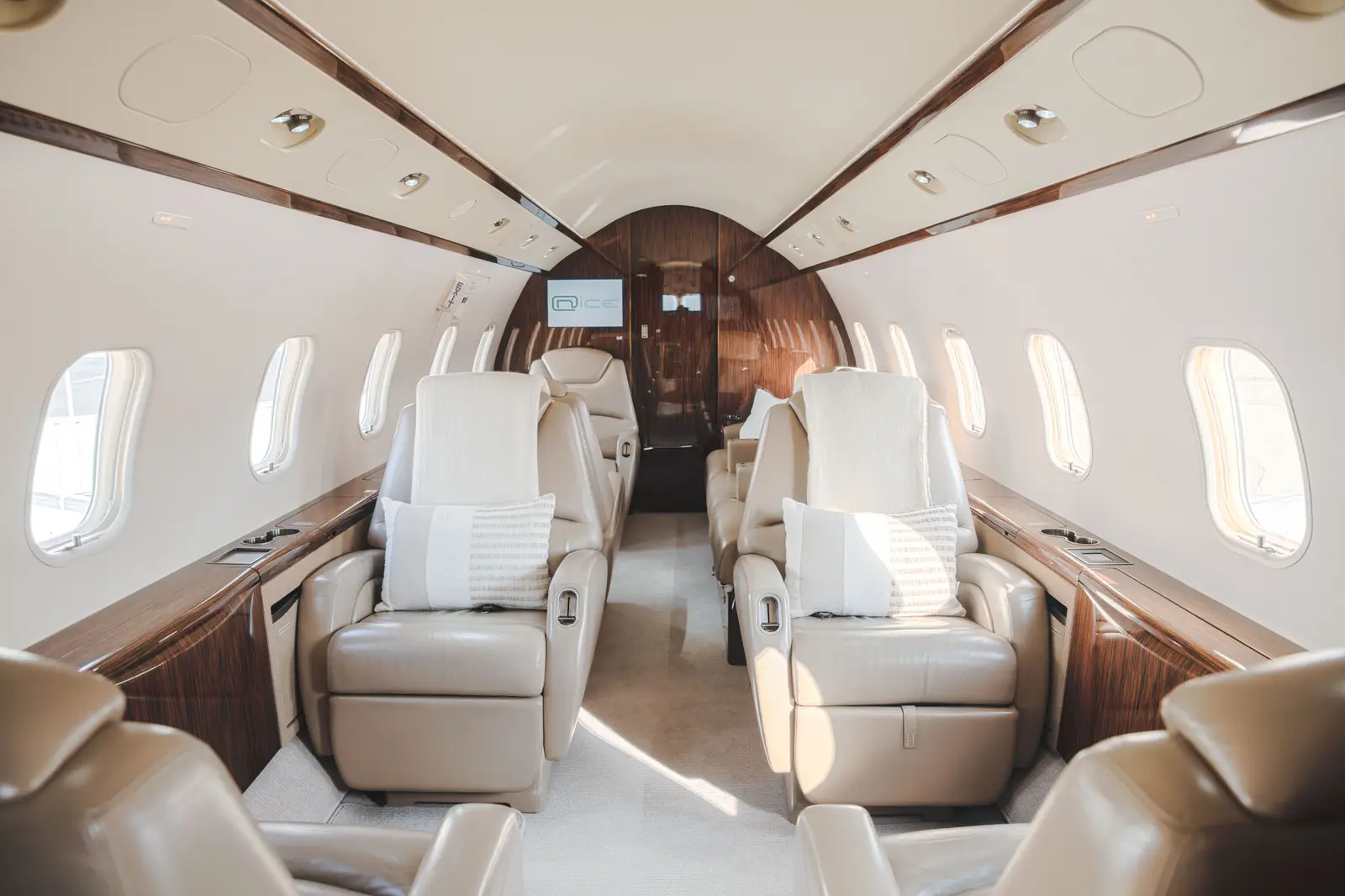 Bombardier Challenger 300 C-FOCL operated by Chartright Air Group photo 2