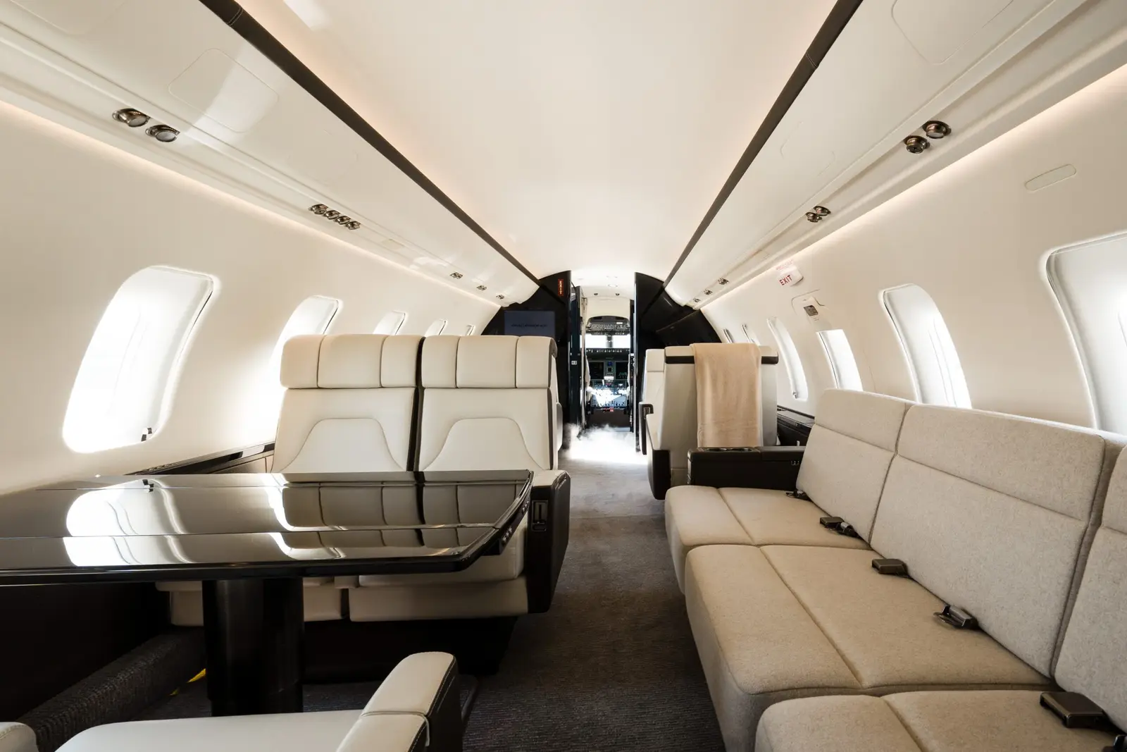 Bombardier Challenger 605 C-FOGT operated by Chartright Air Group photo 2