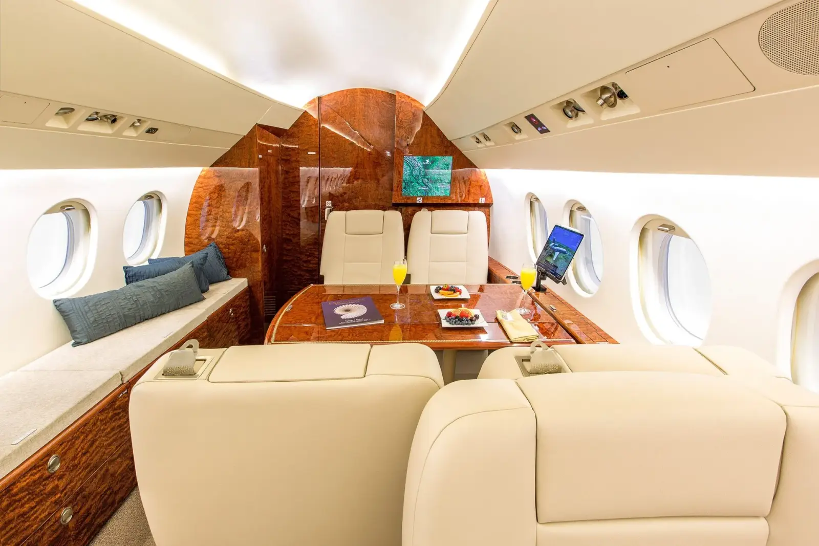 Dassault Falcon 900EX C-FPFS operated by Skyservice Business Aviation photo 3