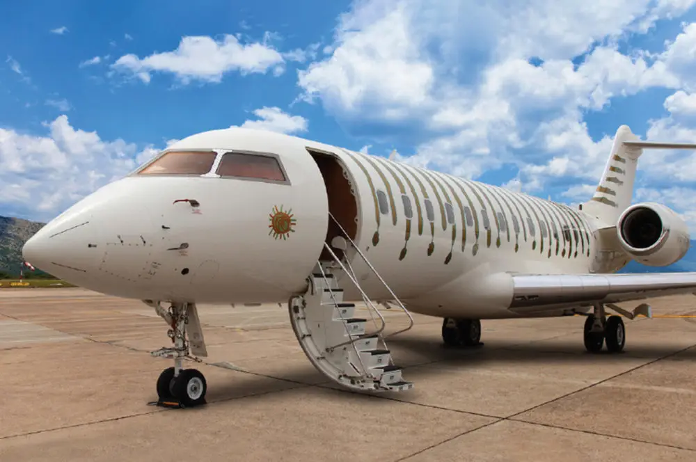 Bombardier Global Express C-FROJ operated by Execaire Aviation, exterior