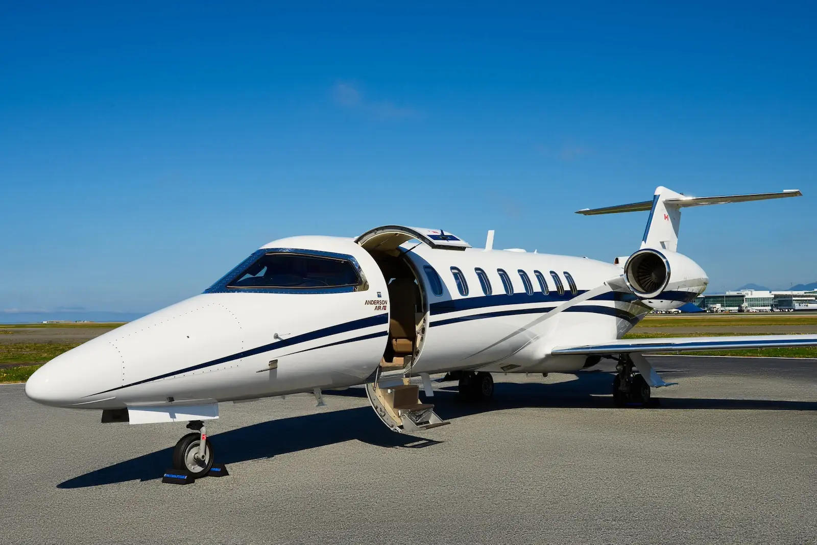 Bombardier Learjet 75 C-FSDL operated by Anderson Air, Ltd. photo 5