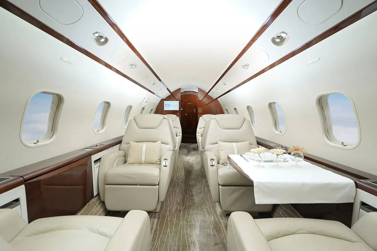 Bombardier Challenger 300 C-FWUT operated by Chartright Air Group photo 2
