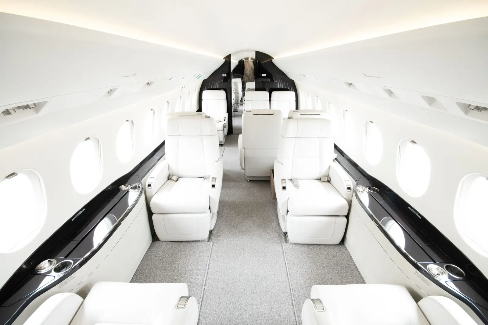 Dassault Falcon 2000EX C-FWWW operated by Chartright Air Group photo 3