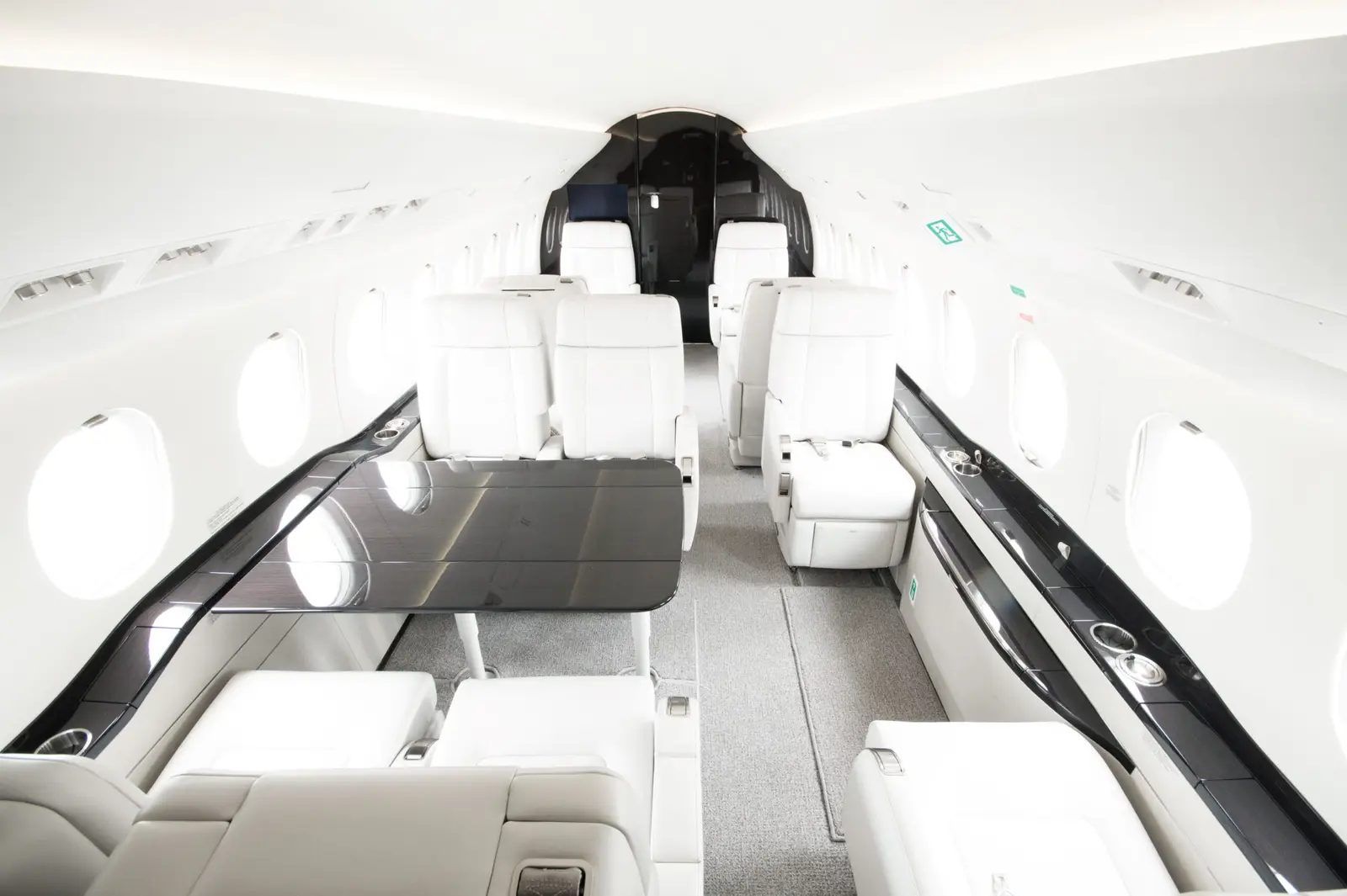 Dassault Falcon 2000EX C-FWWW operated by Chartright Air Group photo 4