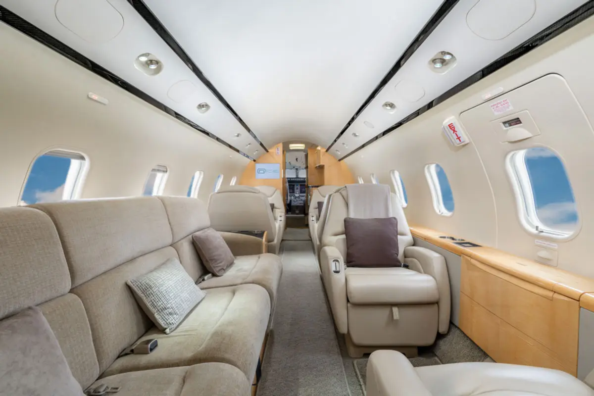 Bombardier Challenger 300 C-FXGO operated by Chartright Air Group photo 2