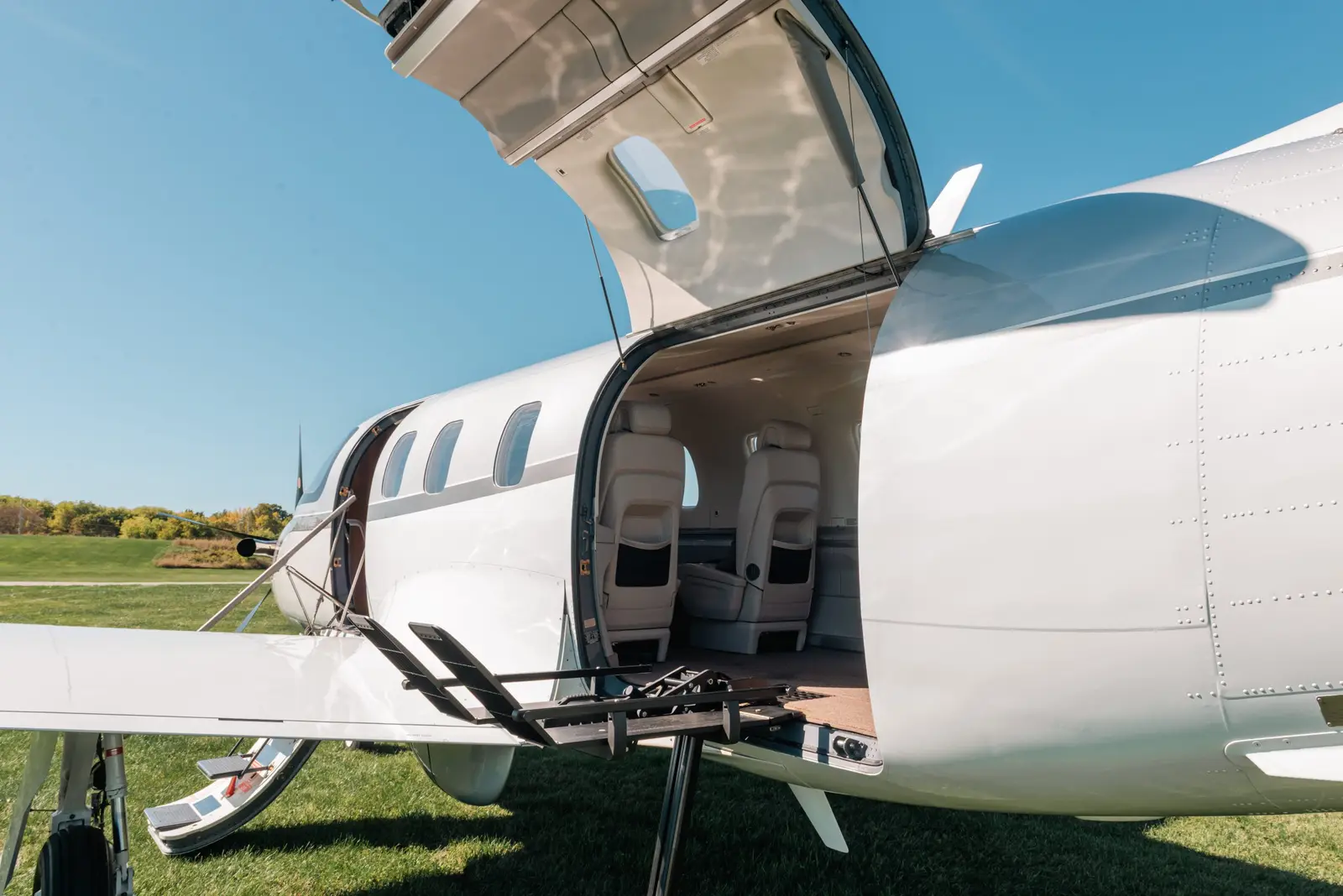 Pilatus PC-12/47 NG C-FYBG operated by Coywolf Aviation Limited photo 5