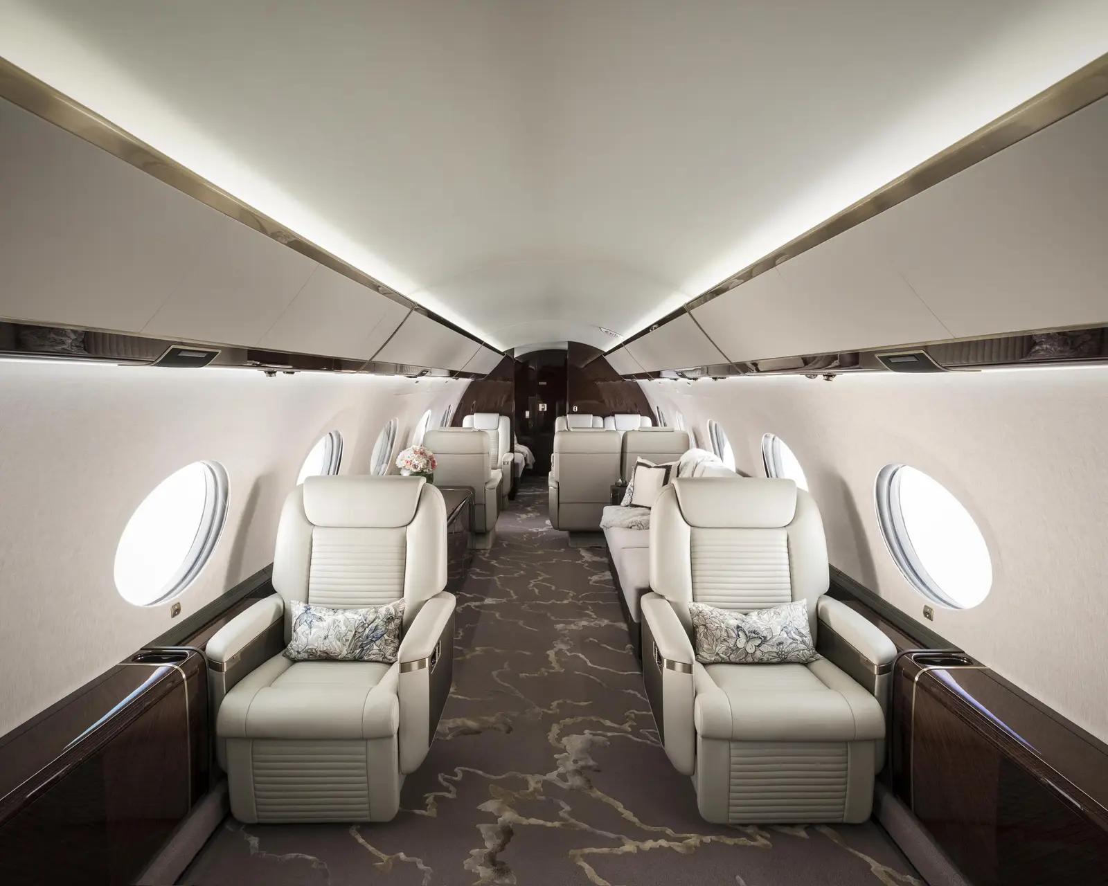 Gulfstream G650 C-FYRC operated by Sunwest Aviation, Ltd. photo 2